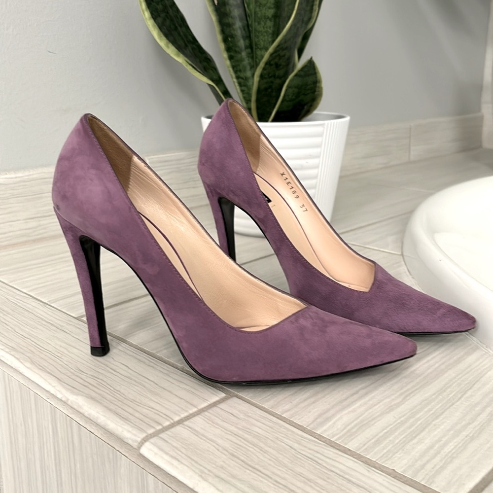 Giorgio Armani Suede Lavender High Heels with asymmetrical closed toe. Size 37